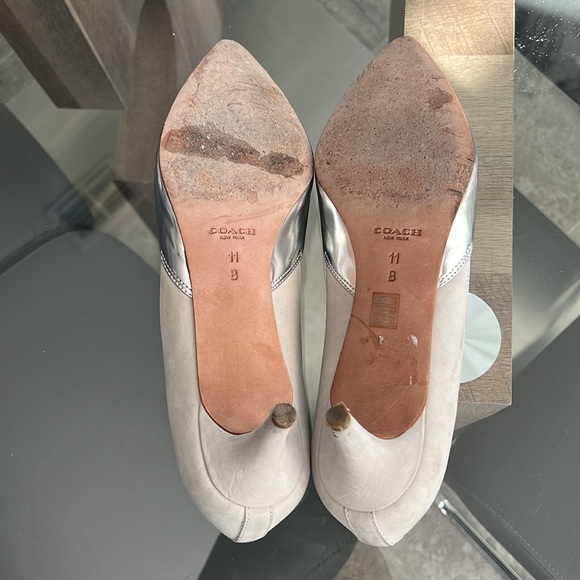 Coach Metallic Silver Pointed Toe Kitten Heel Pumps, Size 11 EXCELLENT! - Picture 6 of 8